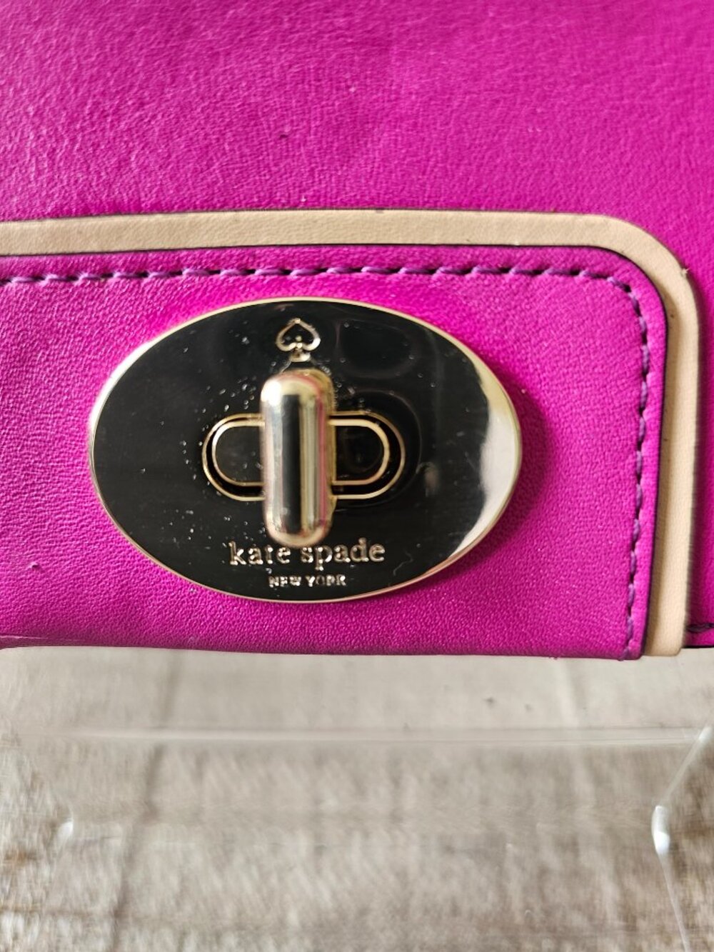 Kate Spade New York Turn Lock Leather Wallet – Fuchsia & Cream - Picture 2 of 7